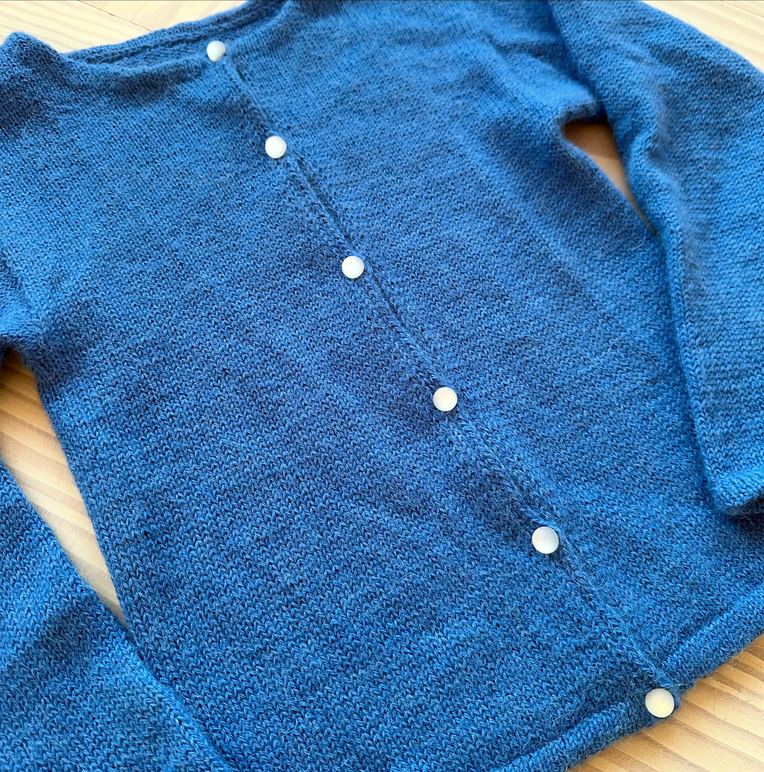 Marais-cardigan-barn-1